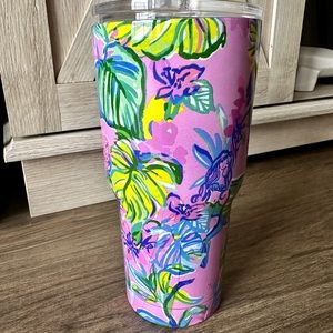 Lily Pulitzer 24oz tumbler for hot of cold drinks. Brand new, never used.